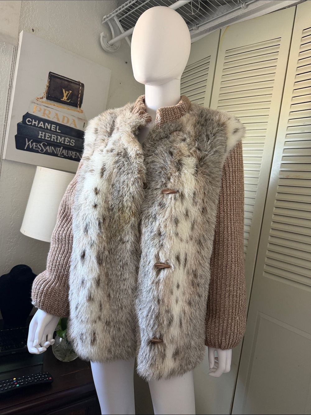 Vtge Style VI Ltd. Women's beige  Faux Fur Jacket size L